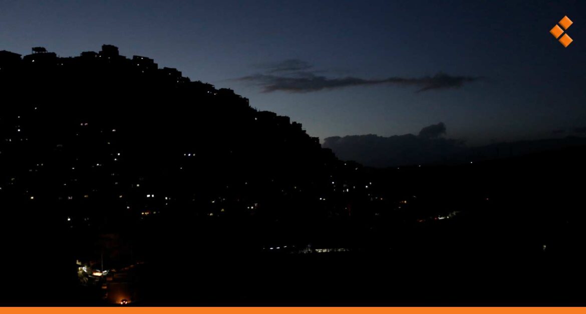 تعتيم جزئي يطال المنطقة الجنوبية وانقطاع تام للكهرباء في اللاذقية