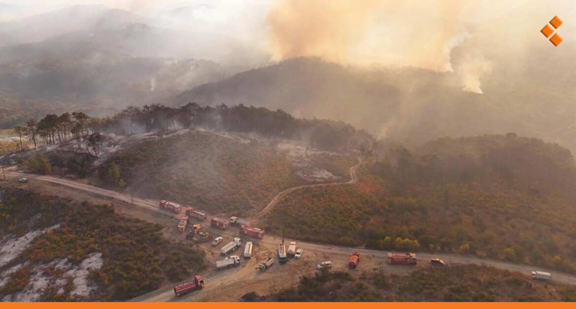 حرائق ريف اللاذقية مستمرة لليوم الثالث.. الدفاع المدني يطلب الإمداد