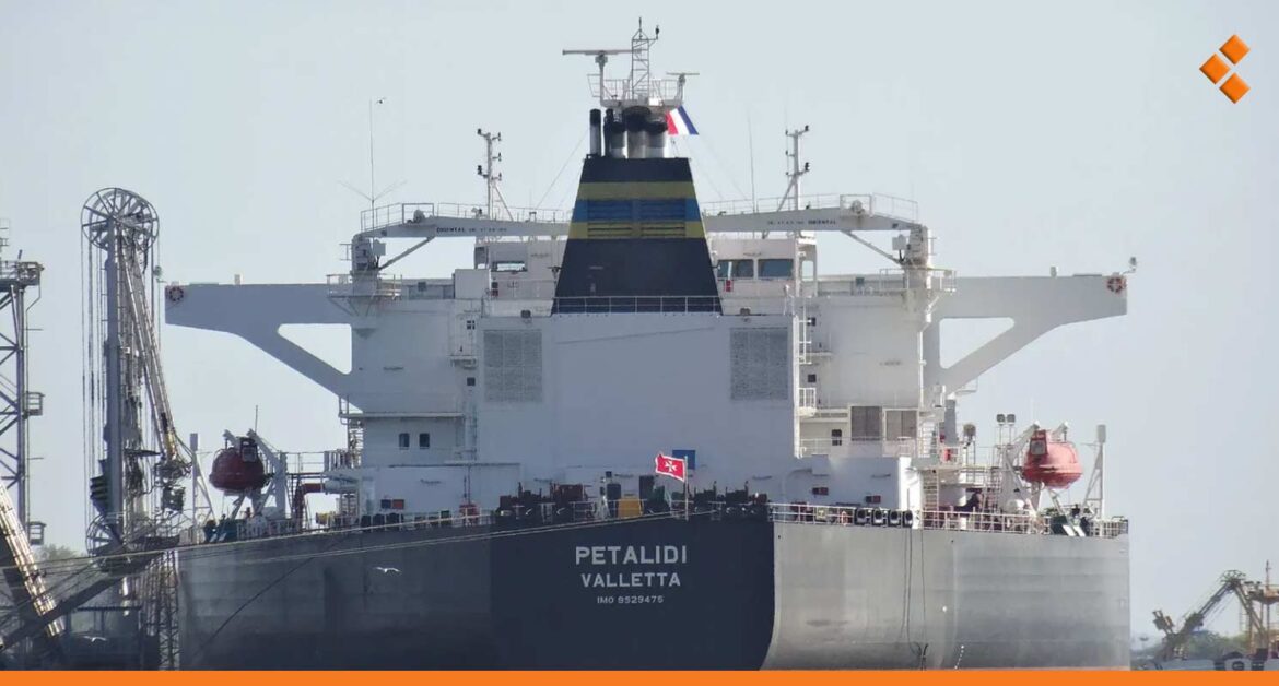 "تجنبت المرور بالبحر الأحمر".. أضخم شحنة نفط سعودية إلى سوريا